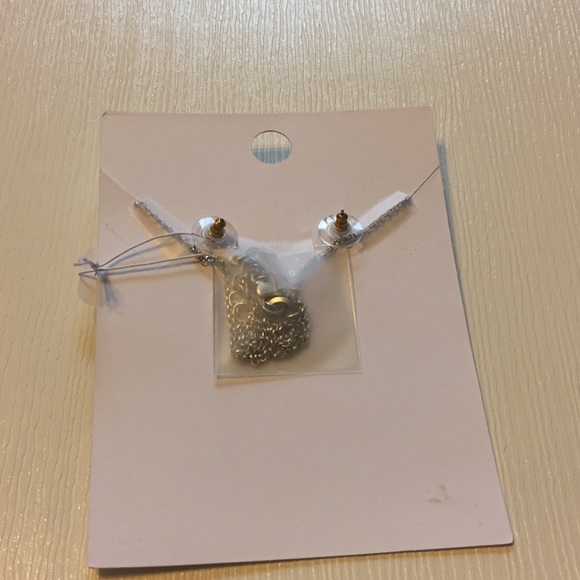 Celebration necklace and stud earring set - Picture 3 of 3